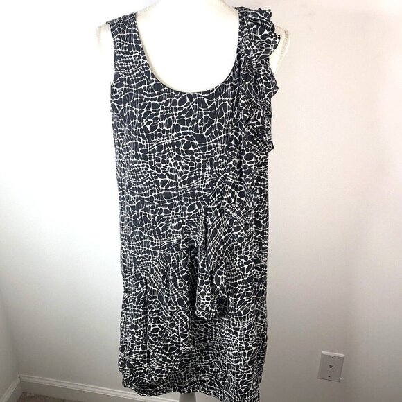 Kenneth Cole Womens Silk Dress Sz 8 Shift Black White Ruffle Sleeveless Modest - Picture 1 of 9